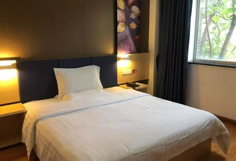 Hotelli 7days Inn Tianjin Railway Station Jinshiqiao Metro Station