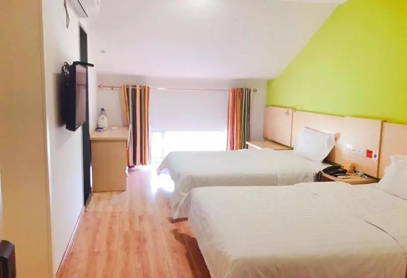 Hotelli 7days Inn Tianjin Railway Station Jinshiqiao Metro Station