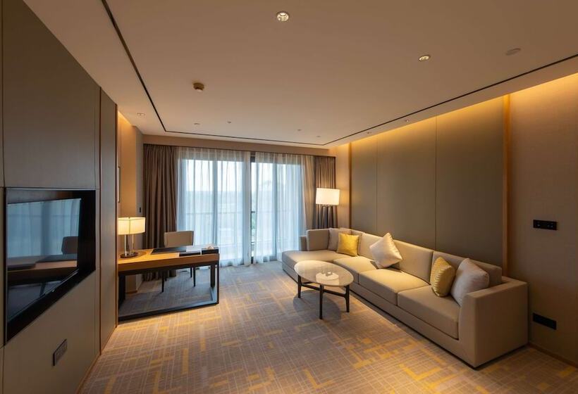 Отель Howard Johnson By Wyndham Glory Plaza Qidong