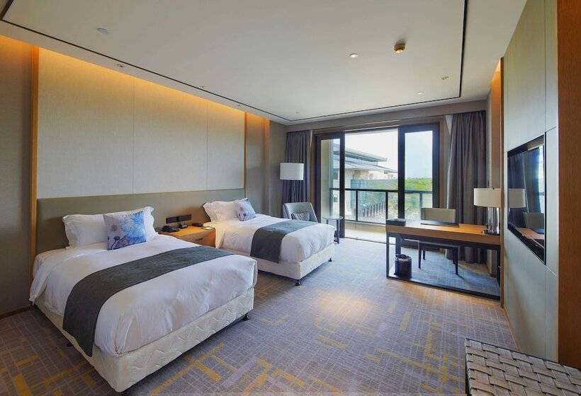 Отель Howard Johnson By Wyndham Glory Plaza Qidong