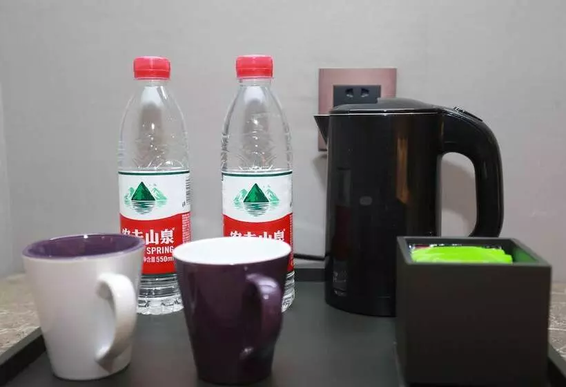 Hotelli Mercure Wuhan Yangluo