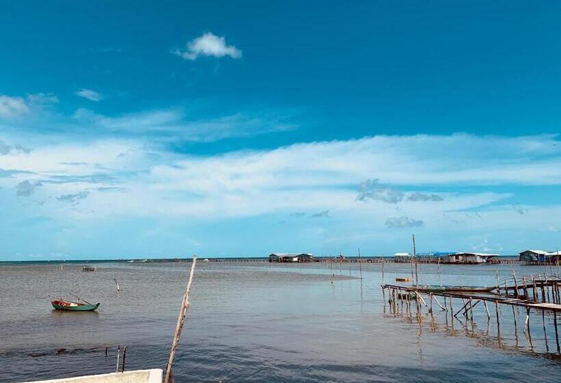 پانسیون Aurora Beach House