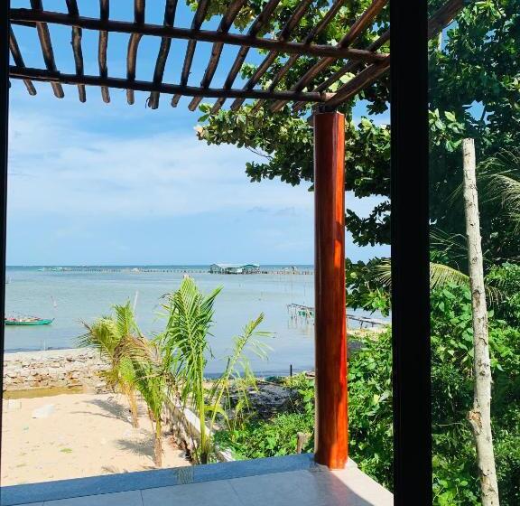 پانسیون Aurora Beach House