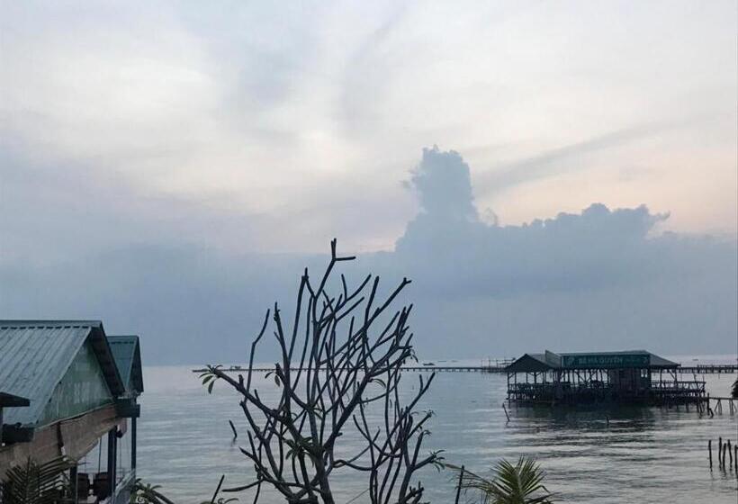 پانسیون Aurora Beach House