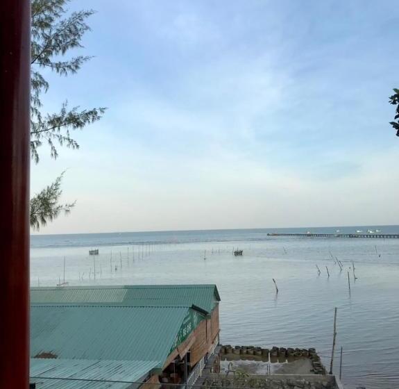 پانسیون Aurora Beach House