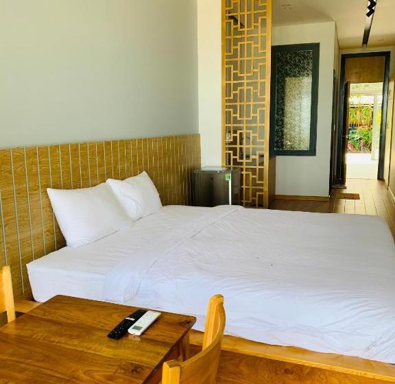 پانسیون Aurora Beach House