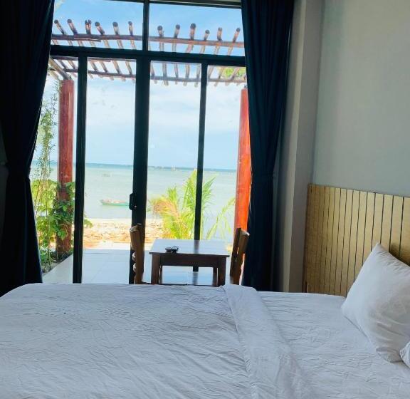 پانسیون Aurora Beach House