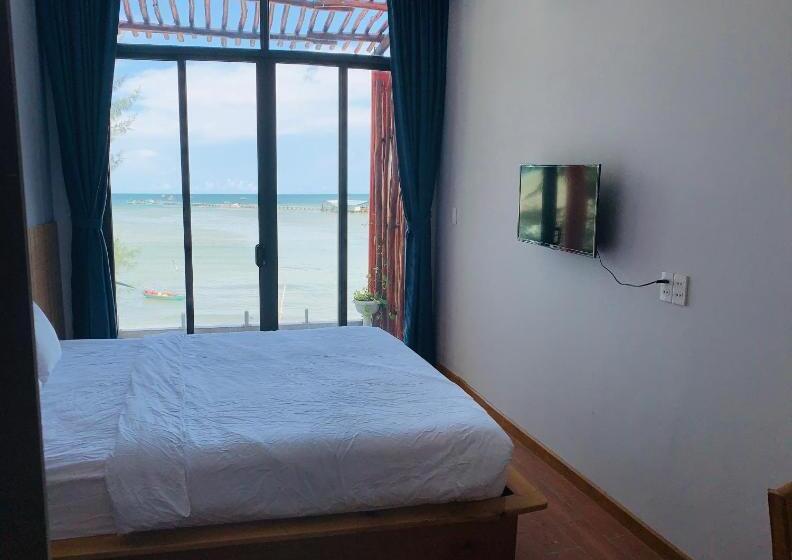 پانسیون Aurora Beach House