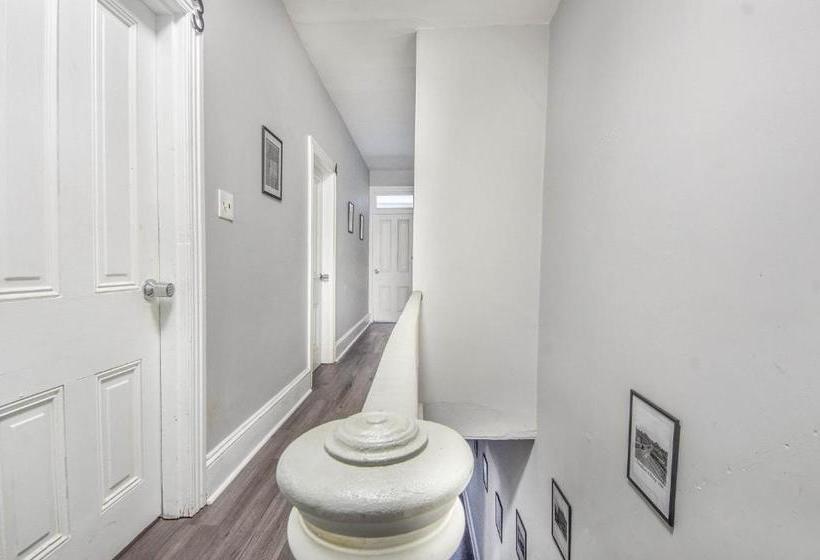 旅馆 Philly Coed Dorm!! 15 Min Train To Center City!!