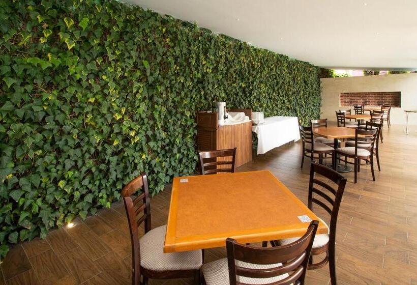 هتل Collection O Las Iglesias, Cholula