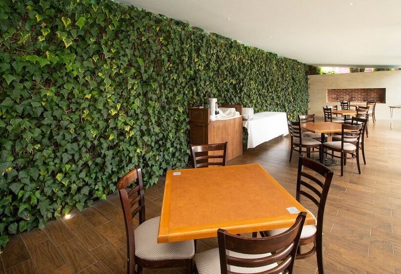 هتل Collection O Las Iglesias, Cholula