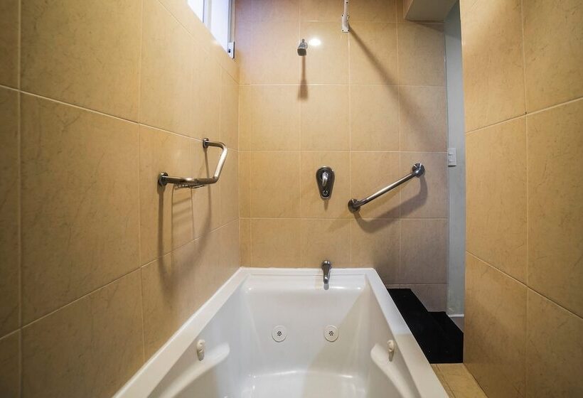 هتل Collection O Las Iglesias, Cholula