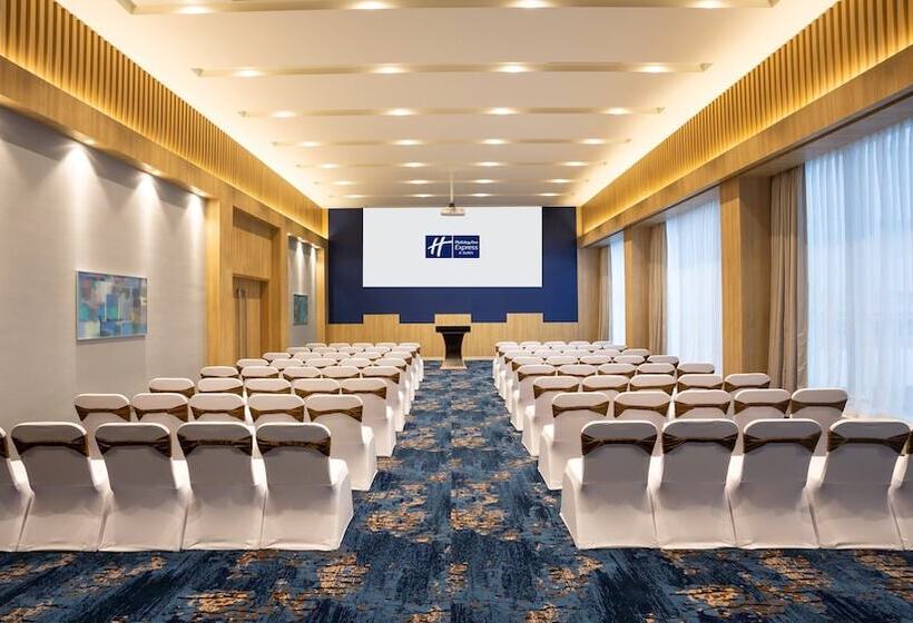 בית מלון כפרי Holiday Inn Express & Suites Bengaluru Old Madras Road, An Ihg