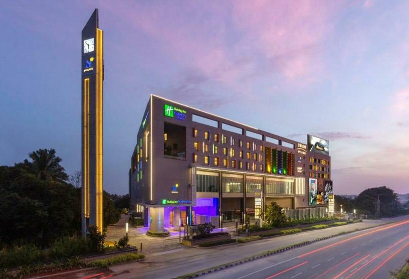 בית מלון כפרי Holiday Inn Express & Suites Bengaluru Old Madras Road, An Ihg
