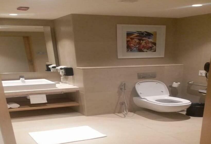 בית מלון כפרי Holiday Inn Express & Suites Bengaluru Old Madras Road, An Ihg