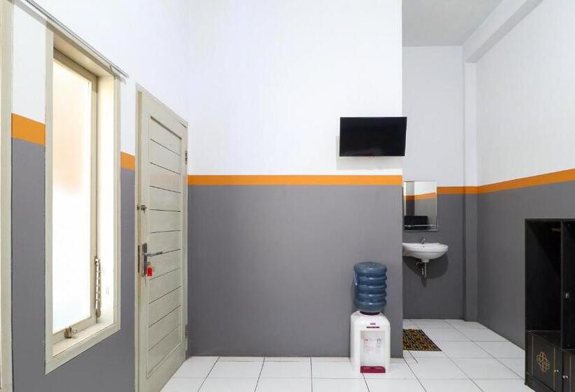 Hotel Reddoorz At Merdeka Street Garut