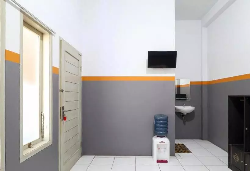 Hotel Reddoorz At Merdeka Street Garut