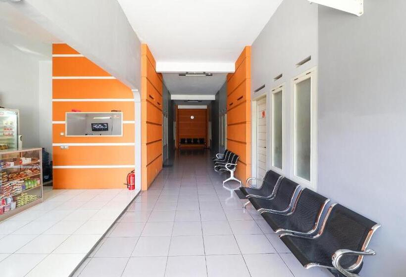 Hotel Reddoorz At Merdeka Street Garut