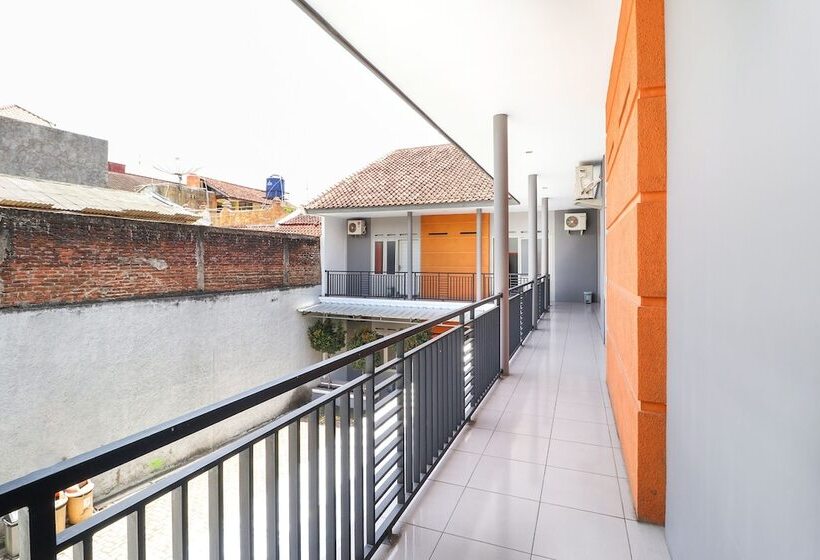 Hotel Reddoorz At Merdeka Street Garut