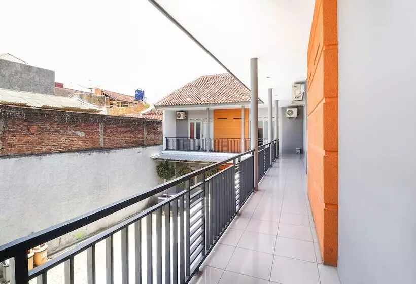 Hotel Reddoorz At Merdeka Street Garut