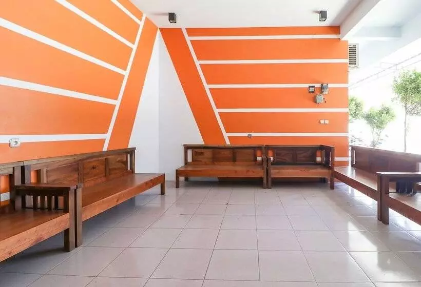 Hotel Reddoorz At Merdeka Street Garut