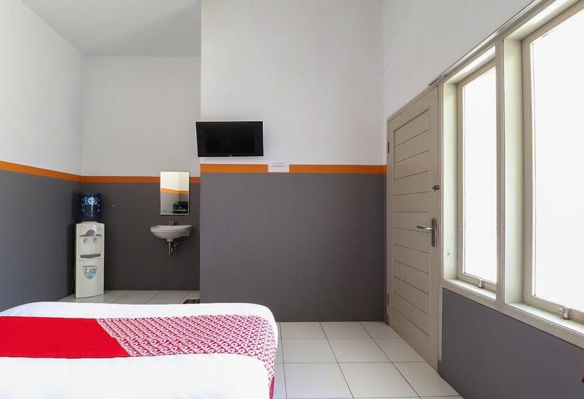 Hotel Reddoorz At Merdeka Street Garut