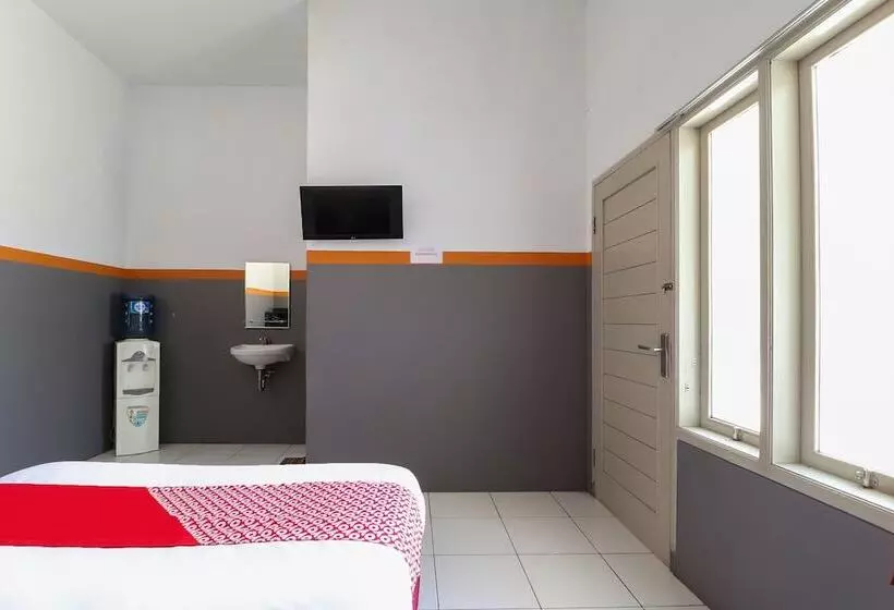 Hotel Reddoorz At Merdeka Street Garut