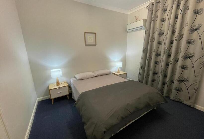 Мотель The Pink House