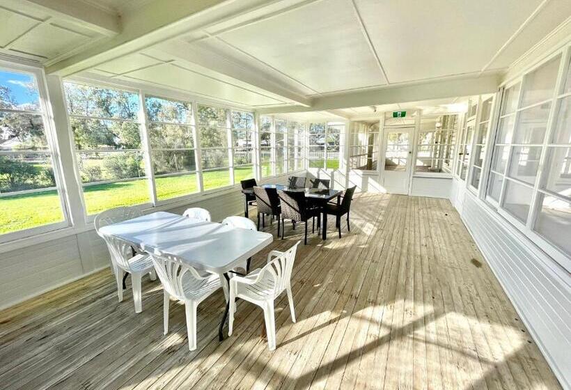 Мотель The Pink House