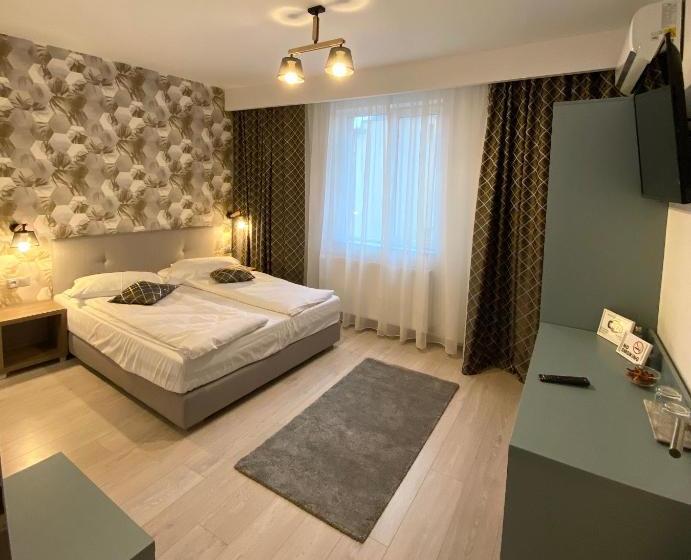 پانسیون Adi&nicol