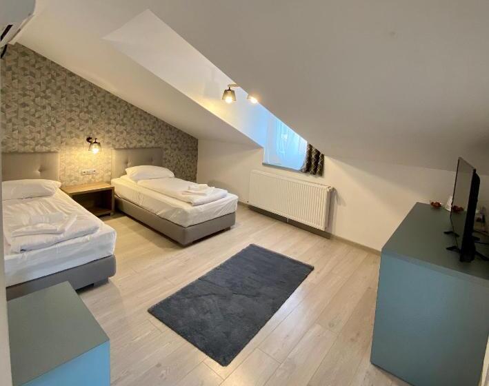 پانسیون Adi&nicol