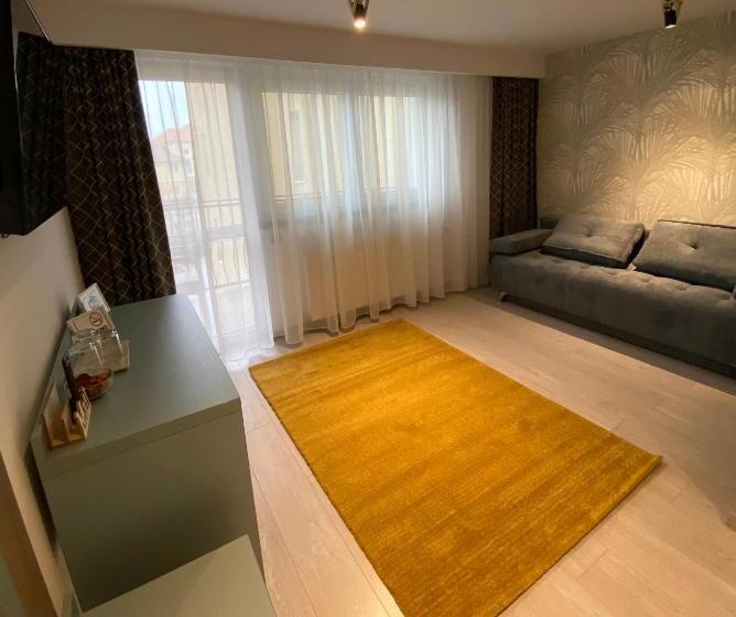 پانسیون Adi&nicol