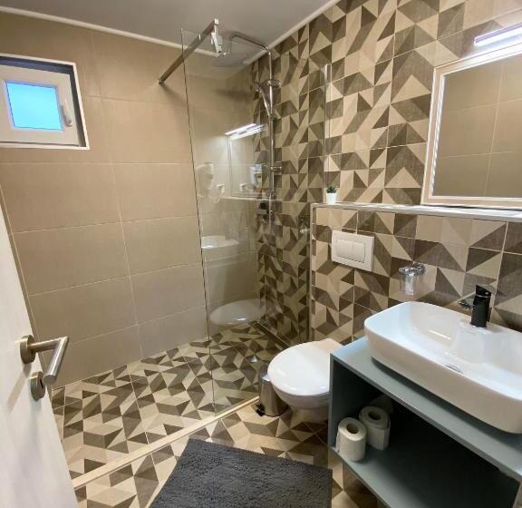 پانسیون Adi&nicol