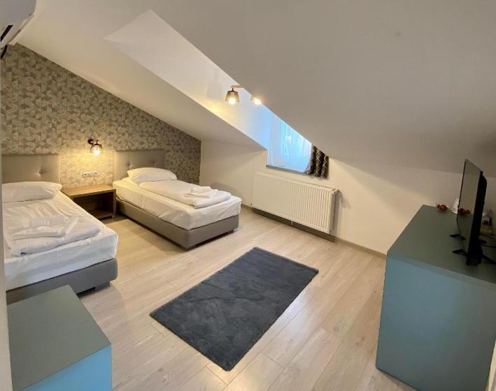 پانسیون Adi&nicol