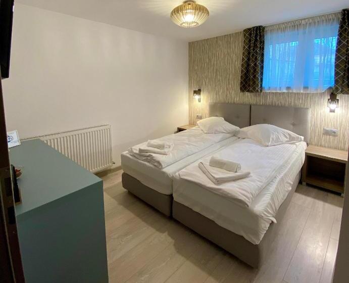 پانسیون Adi&nicol