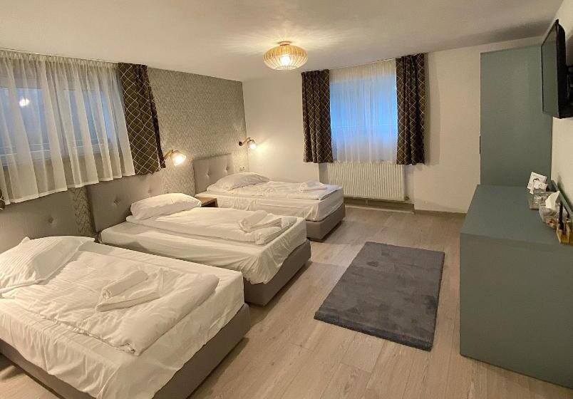 پانسیون Adi&nicol