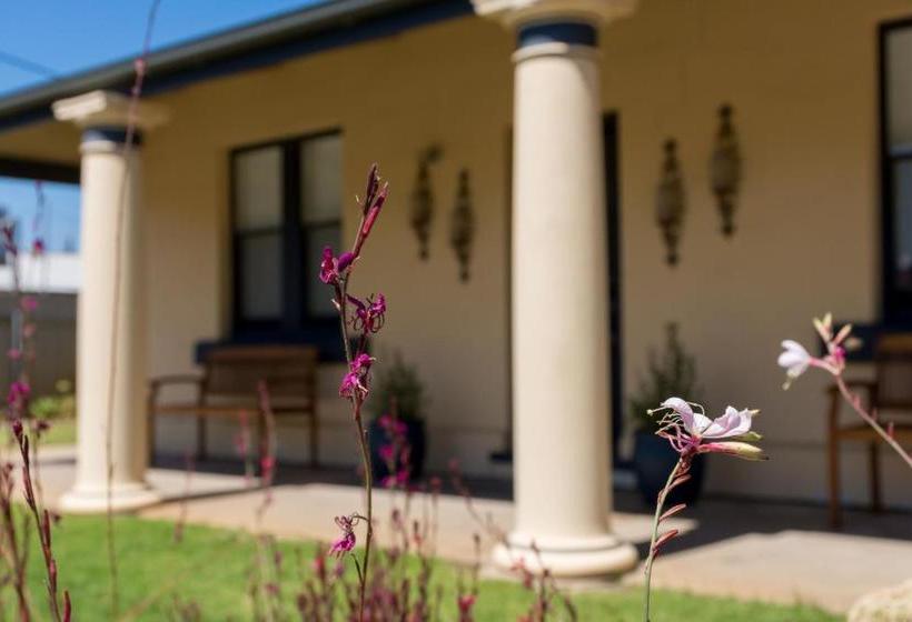 Agnes Cottage Bed & Breakfast