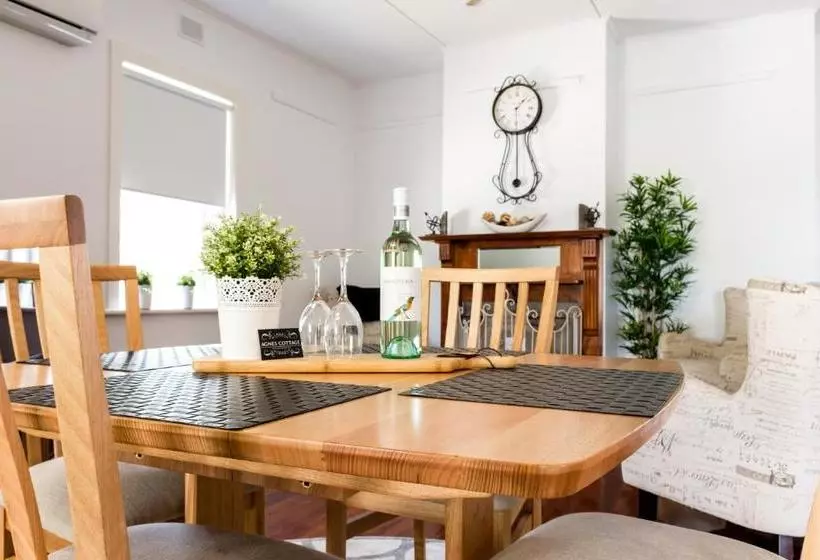 Agnes Cottage Bed & Breakfast