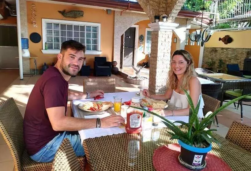 Retkeilymaja Little Norway Guesthouse   Mactan Cebu International Airport