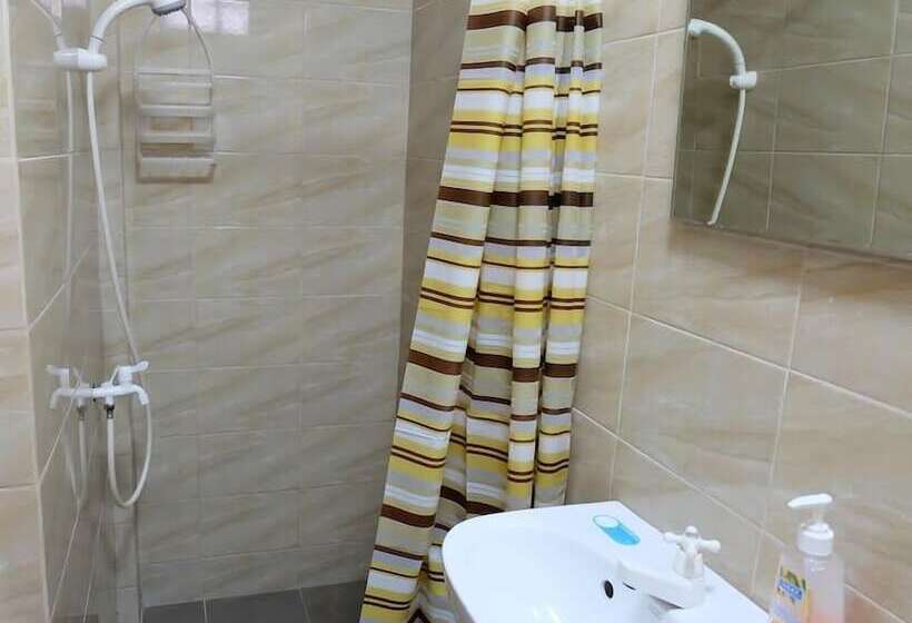 فندق صغير Little Norway Guesthouse   Mactan Cebu International Airport