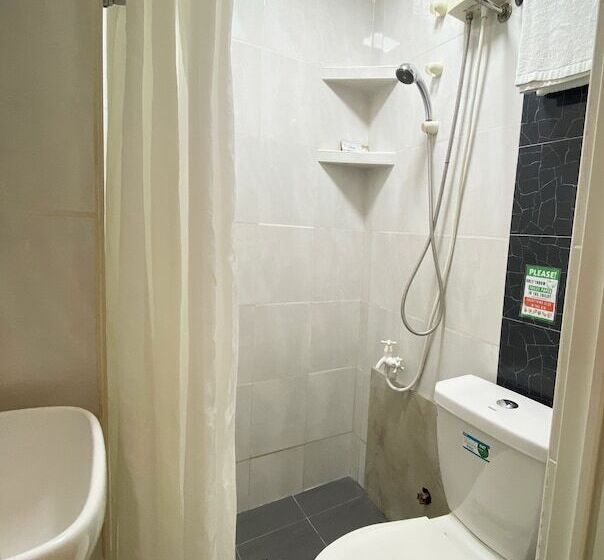 فندق صغير Little Norway Guesthouse   Mactan Cebu International Airport