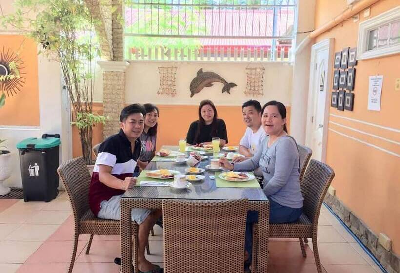 فندق صغير Little Norway Guesthouse   Mactan Cebu International Airport