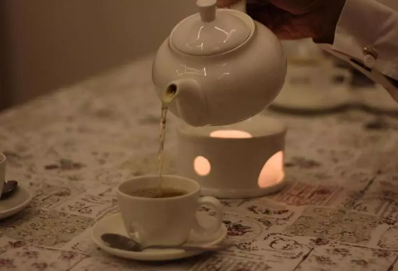 Dora Darin Apartments Open