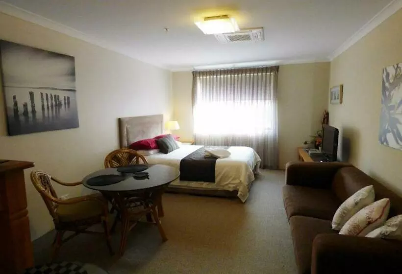 Hotelli Breakwater Short Stay