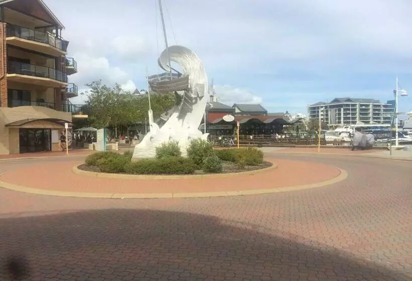 Hotelli Breakwater Short Stay