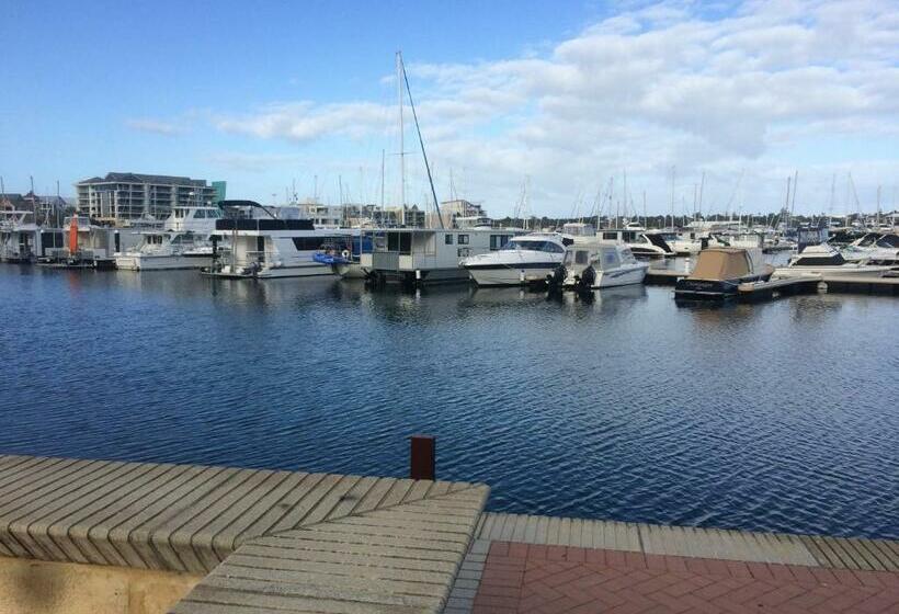 فندق Breakwater Short Stay