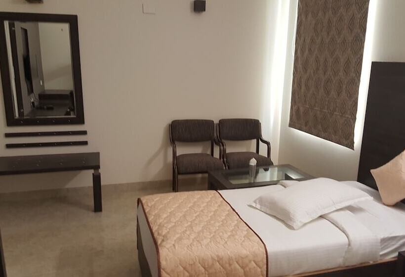 בית מלון כפרי Kanishk