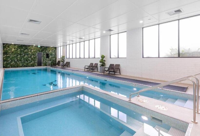Отель Meriton Suites Coward Street, Mascot
