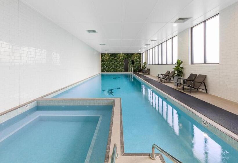 Отель Meriton Suites Coward Street, Mascot