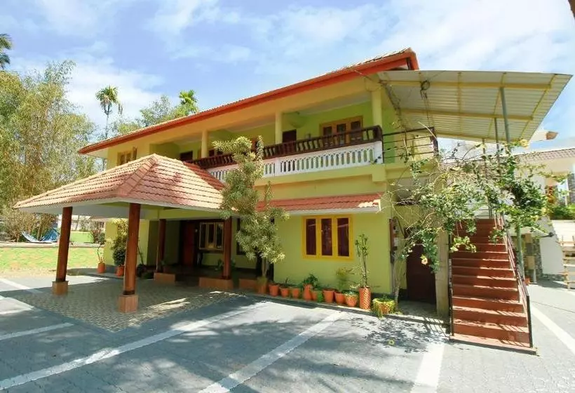 Hotelli Oyo 29094 Edakkal Homestay